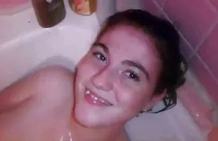 XXX muda (18 tahun) pirang bekerja dengan tangan mereka. indo mesum tube