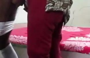 XXX Trik menanggalkan pakaian 3gp indo mesum