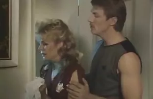 XXX Seks di kamar mesum asli indonesia mandi