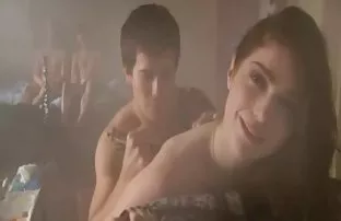 XXX Sangat muda (18 tahun) menghibur anak laki-laki itu indo mesum tube